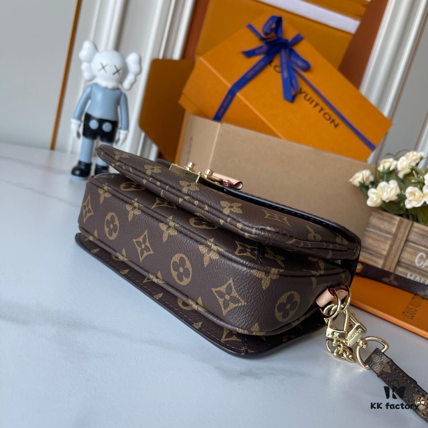 Upgraded Version 160 (High-Quality Replica) M12429 M23940 M40749 M46914 M46279 M22834 M46595 LV Messenger Bag Small Size East West Métis Handbag