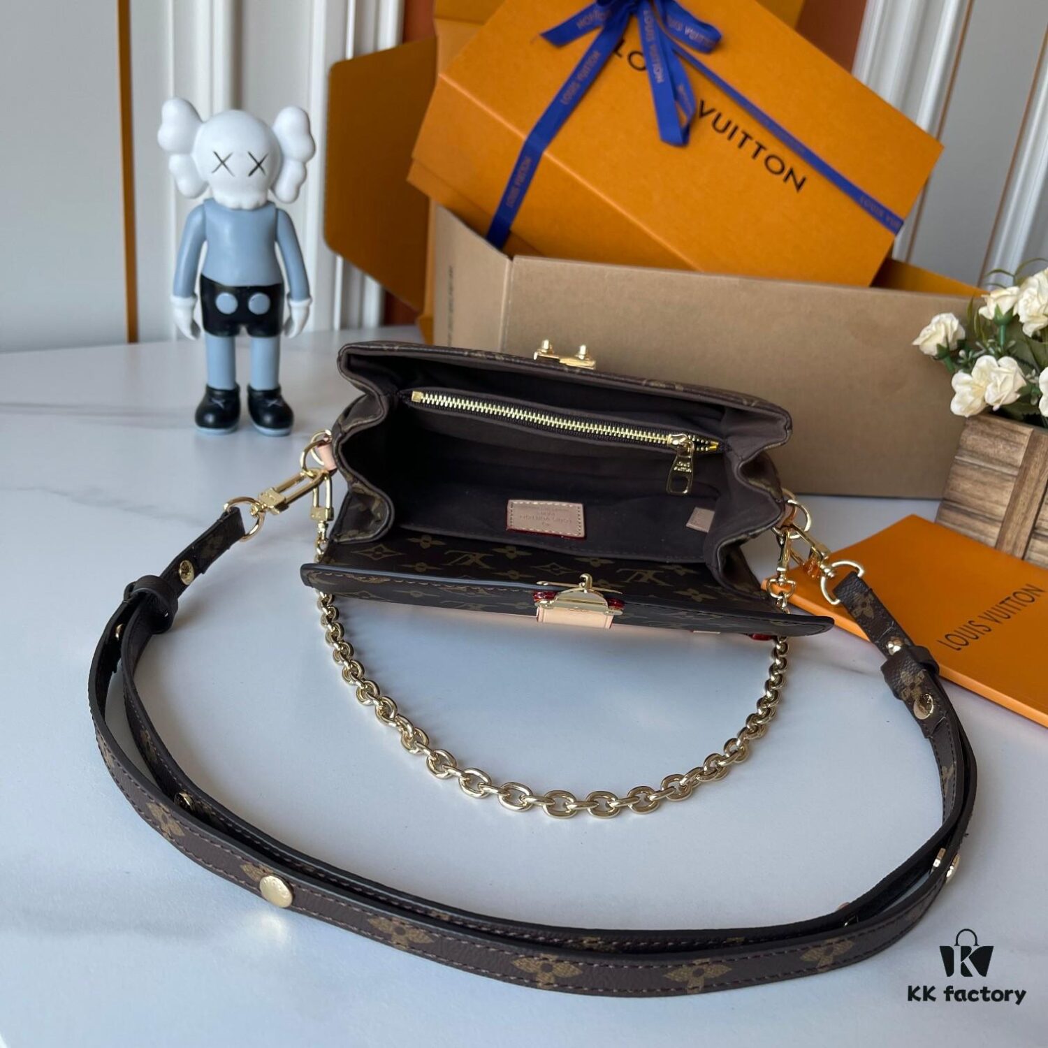 Upgraded Version 160 (High-Quality Replica) M12429 M23940 M40749 M46914 M46279 M22834 M46595 LV Messenger Bag Small Size East West Métis Handbag