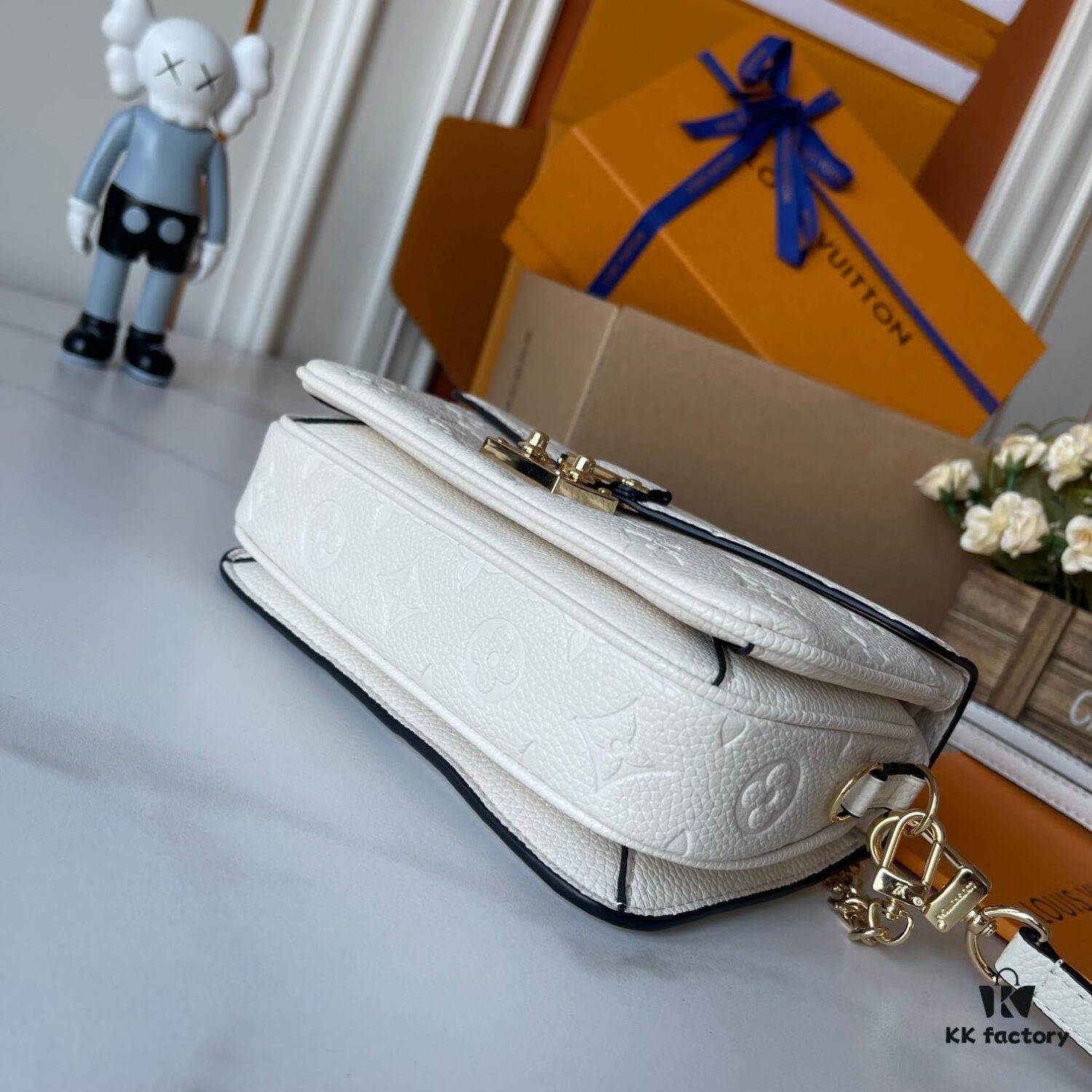 Upgraded Version 160 (High-Quality Replica) M12429 M23940 M40749 M46914 M46279 M22834 M46595 LV Messenger Bag Small East West Métis Handbag