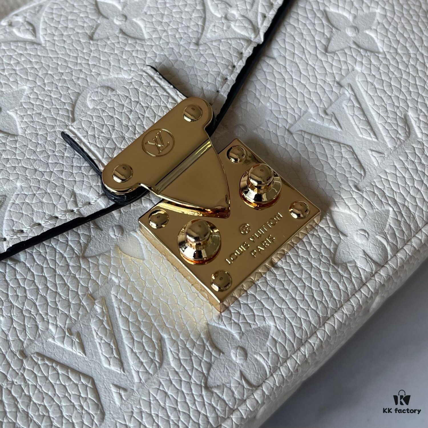 Upgraded Version 160 (High-Quality Replica) M12429 M23940 M40749 M46914 M46279 M22834 M46595 LV Messenger Bag Small East West Métis Handbag