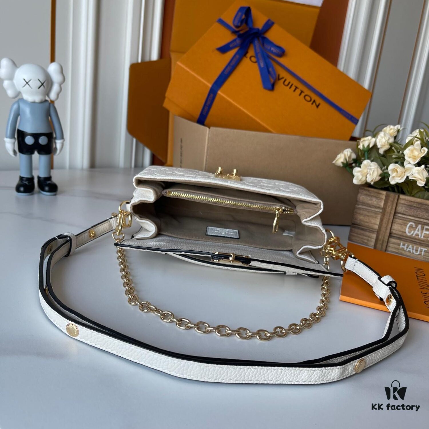 Upgraded Version 160 (High-Quality Replica) M12429 M23940 M40749 M46914 M46279 M22834 M46595 LV Messenger Bag Small East West Métis Handbag