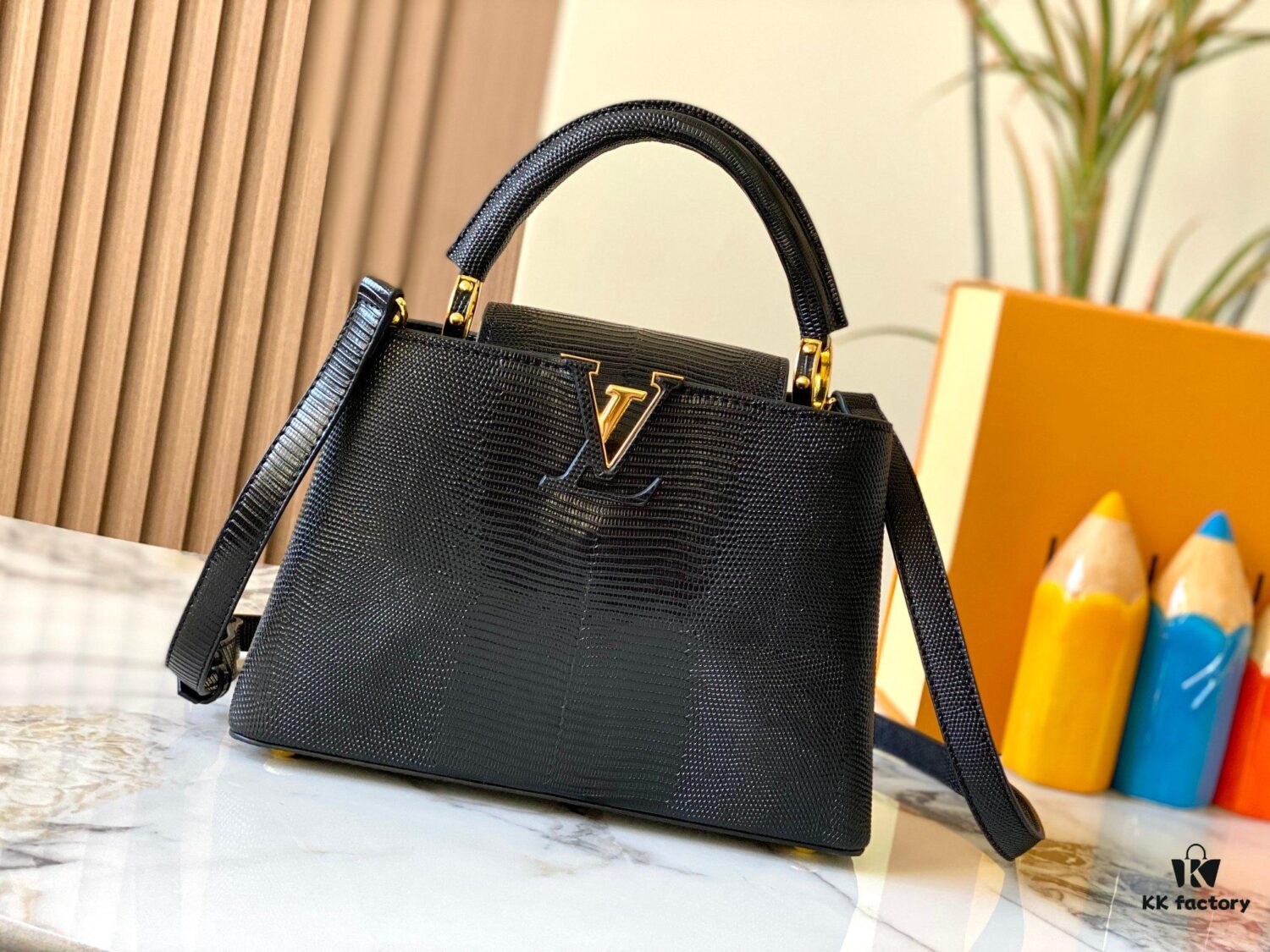 Top Quality Original Guangzhou M99528 Black Lizard Leather Gold Buckle Capucines BB Handbag