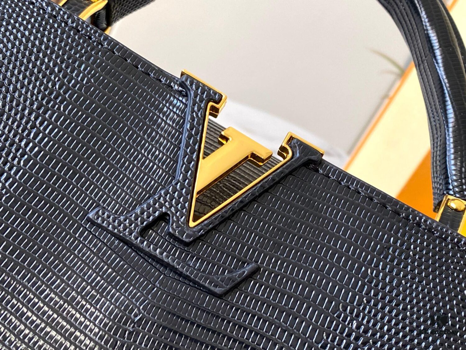 Top Quality Original Guangzhou M99528 Black Lizard Leather Gold Buckle Capucines BB Handbag