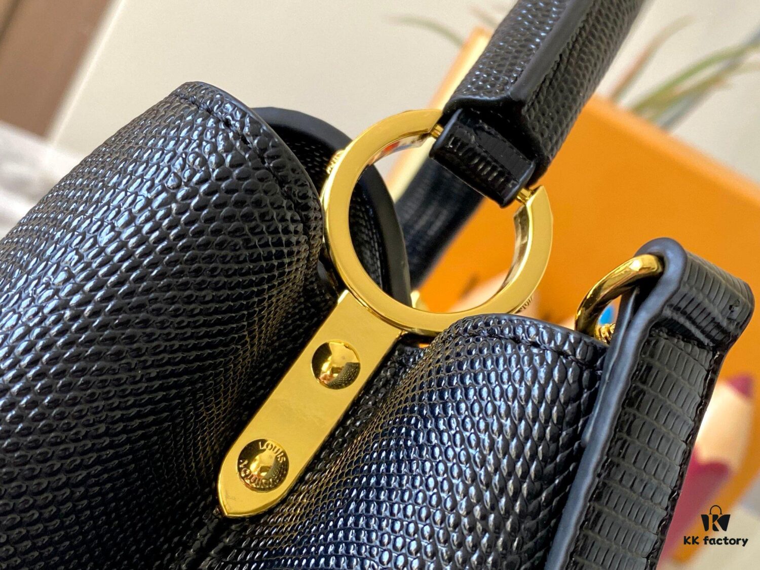 Top Quality Original Guangzhou M99528 Black Lizard Leather Gold Buckle Capucines BB Handbag