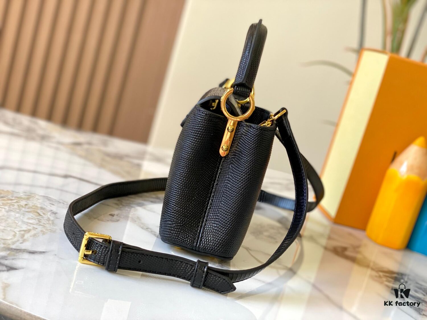 69307df76e68136f4d9a731b Top Quality Original Guangzhou Stock M99527 Black Lizard Leather with Gold Buckle