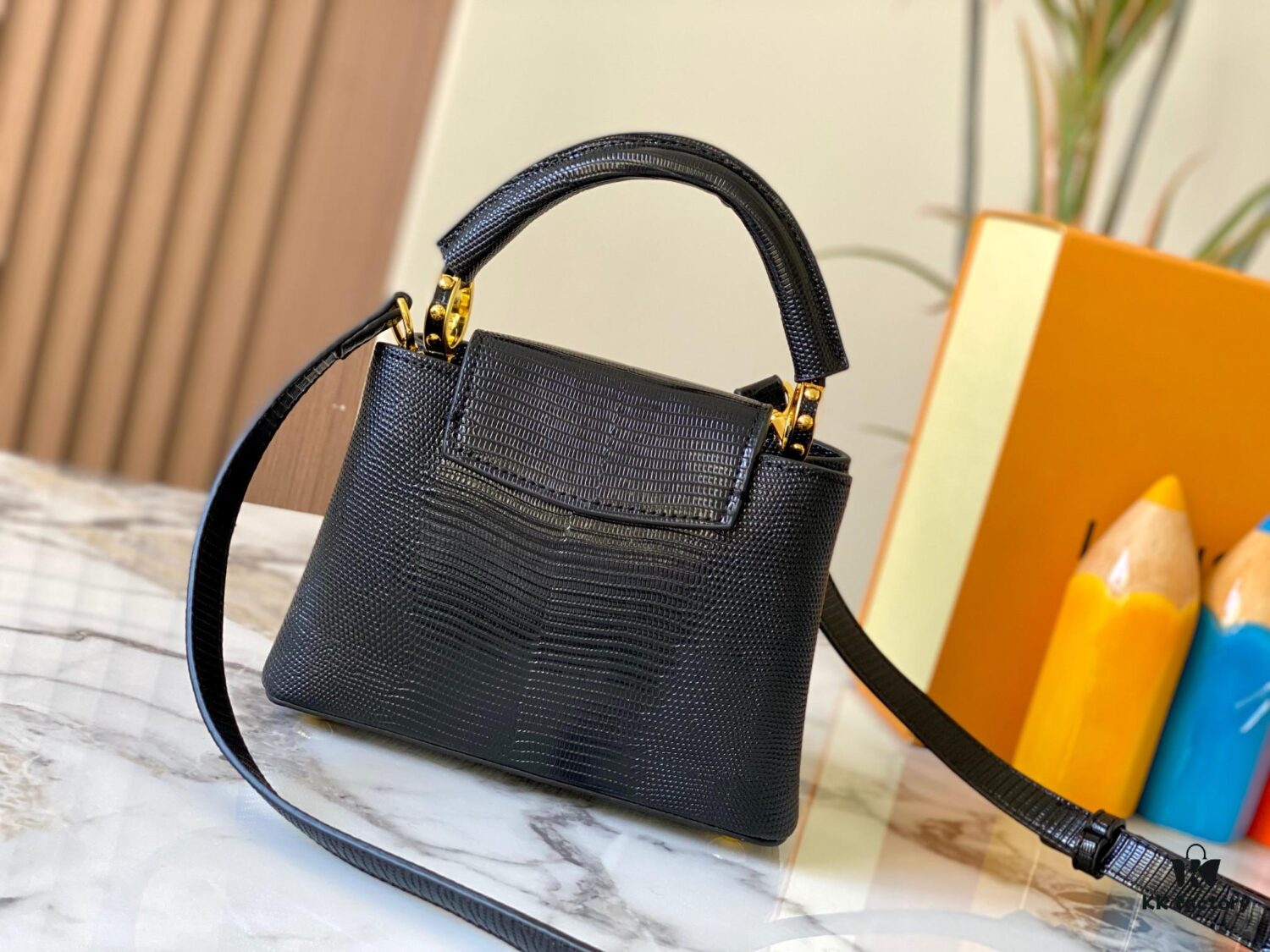 69307df86e68136f4d9a731c Top Quality Original Guangzhou Stock M99527 Black Lizard Leather with Gold Buckle
