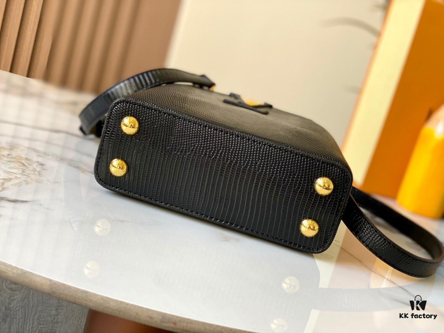 69307df86e68136f4d9a731d Top Quality Original Guangzhou Stock M99527 Black Lizard Leather with Gold Buckle