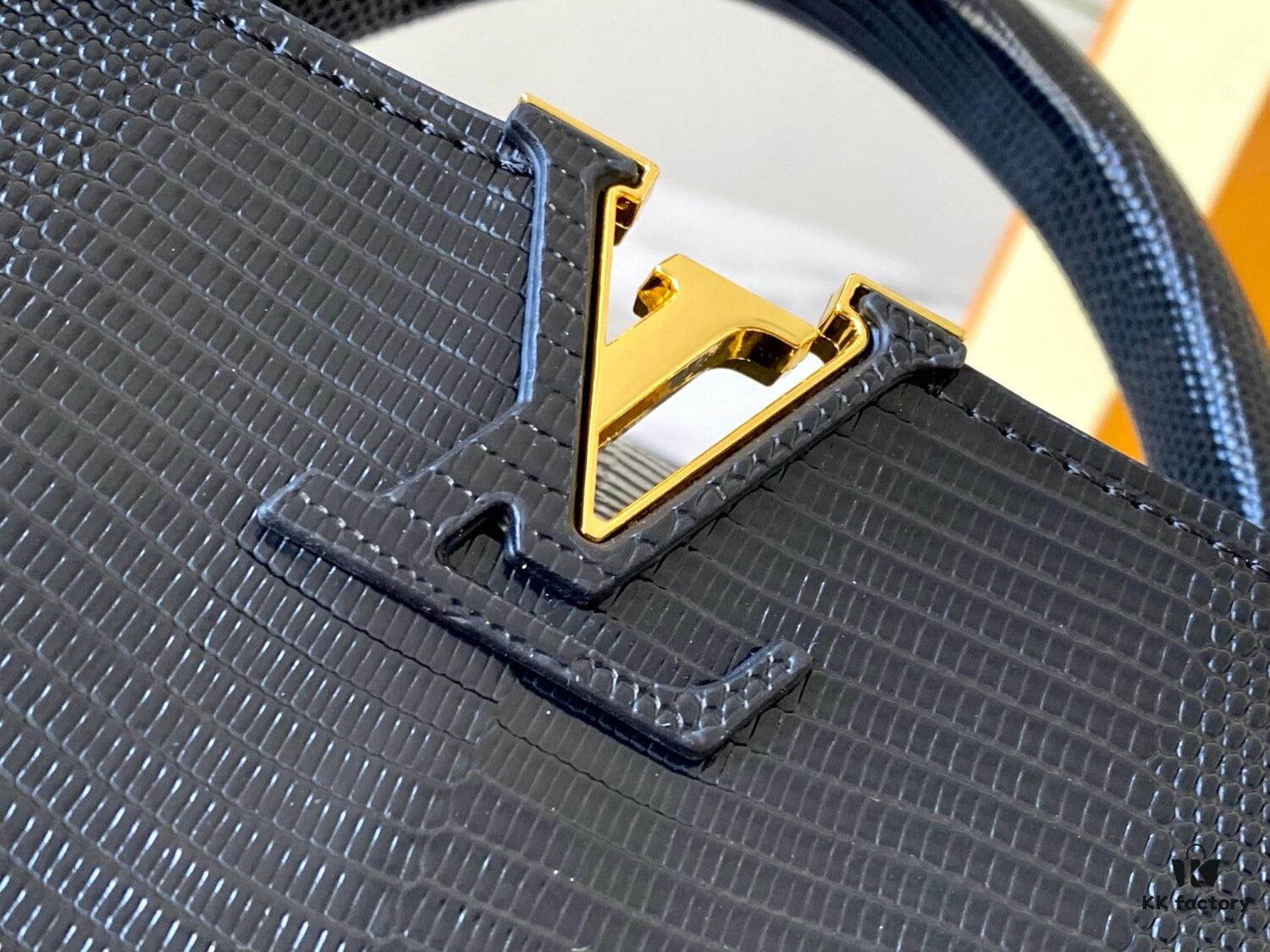 69307df96e68136f4d9a731e Top Quality Original Guangzhou Stock M99527 Black Lizard Leather with Gold Buckle