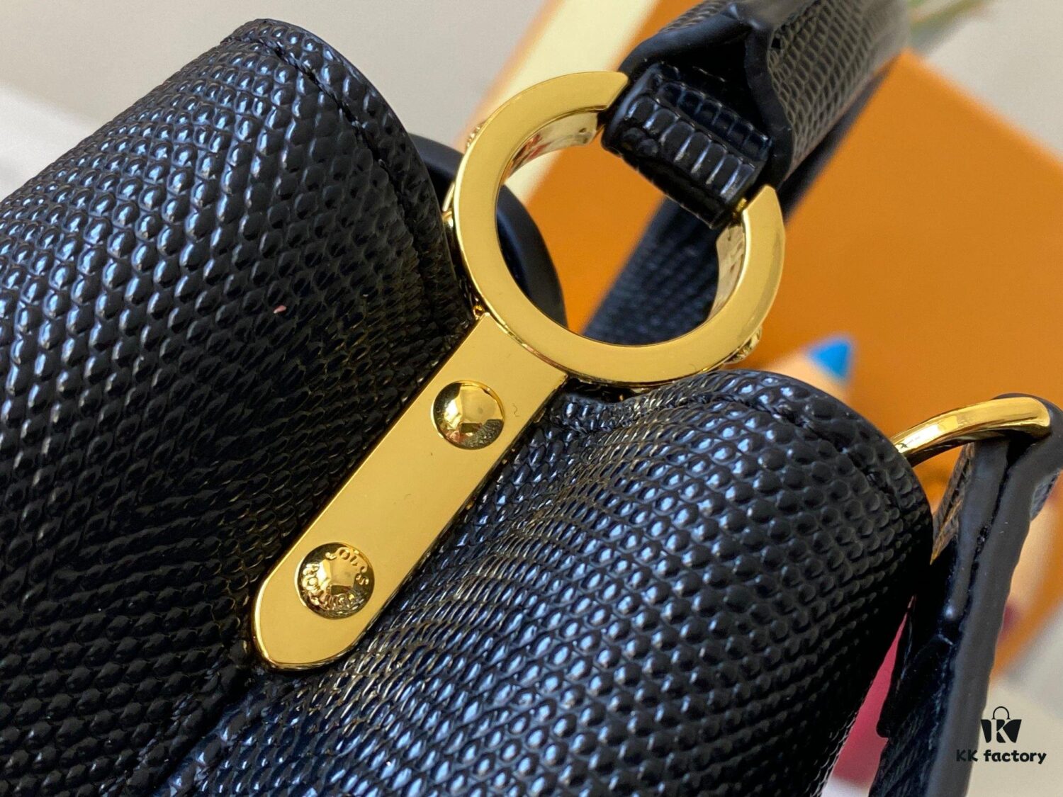 69307dfb6e68136f4d9a731f Top Quality Original Guangzhou Stock M99527 Black Lizard Leather with Gold Buckle