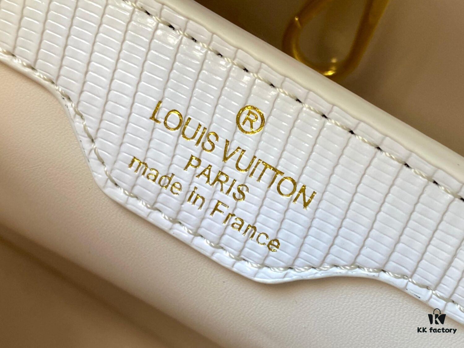 Top Quality Original Guangzhou M99528 White Lizard Skin Gold Buckle Capucines BB Handbag