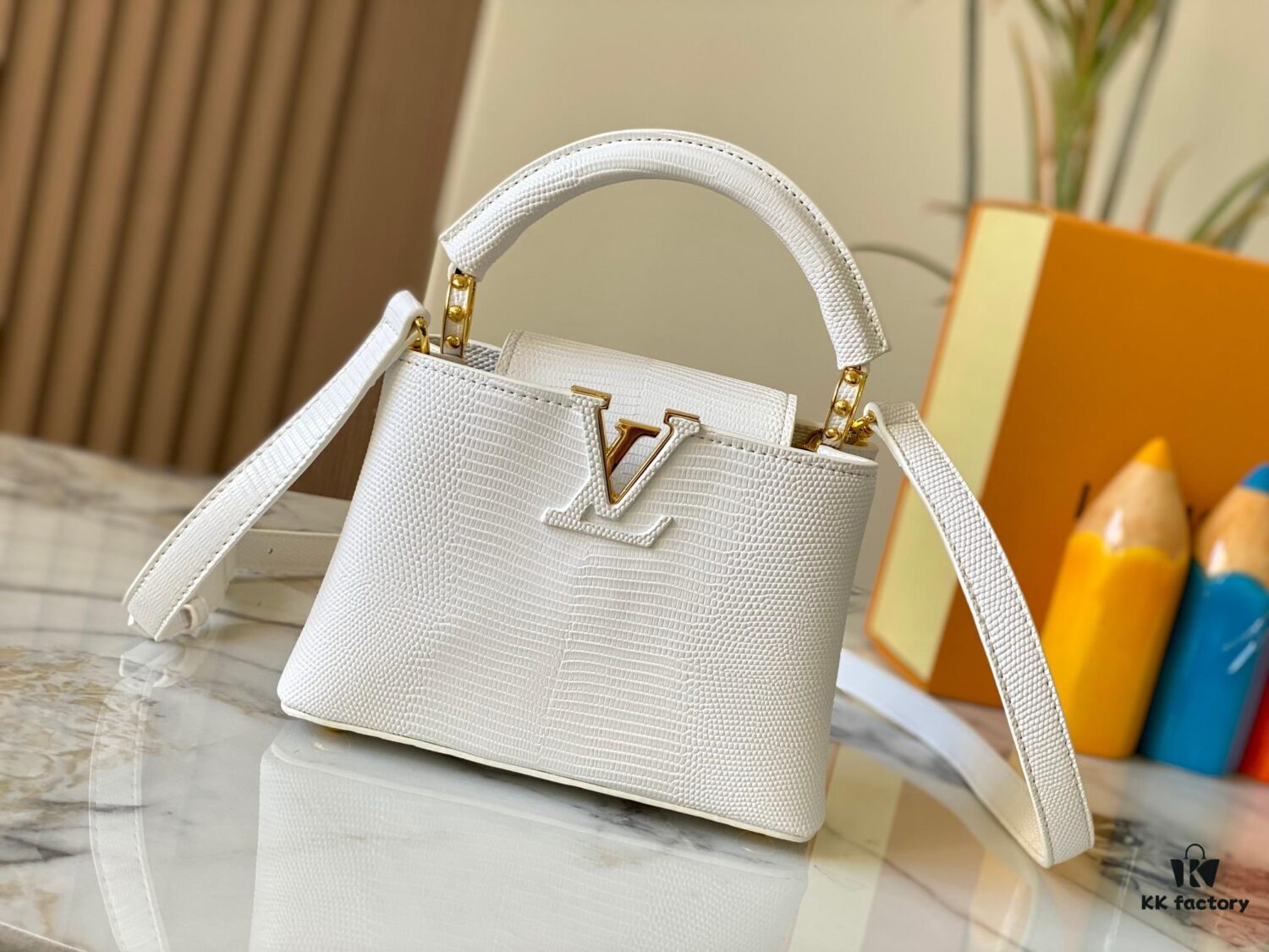 Top Quality Original Guangzhou Goods M99527 White Lizard Leather with Gold Clasp