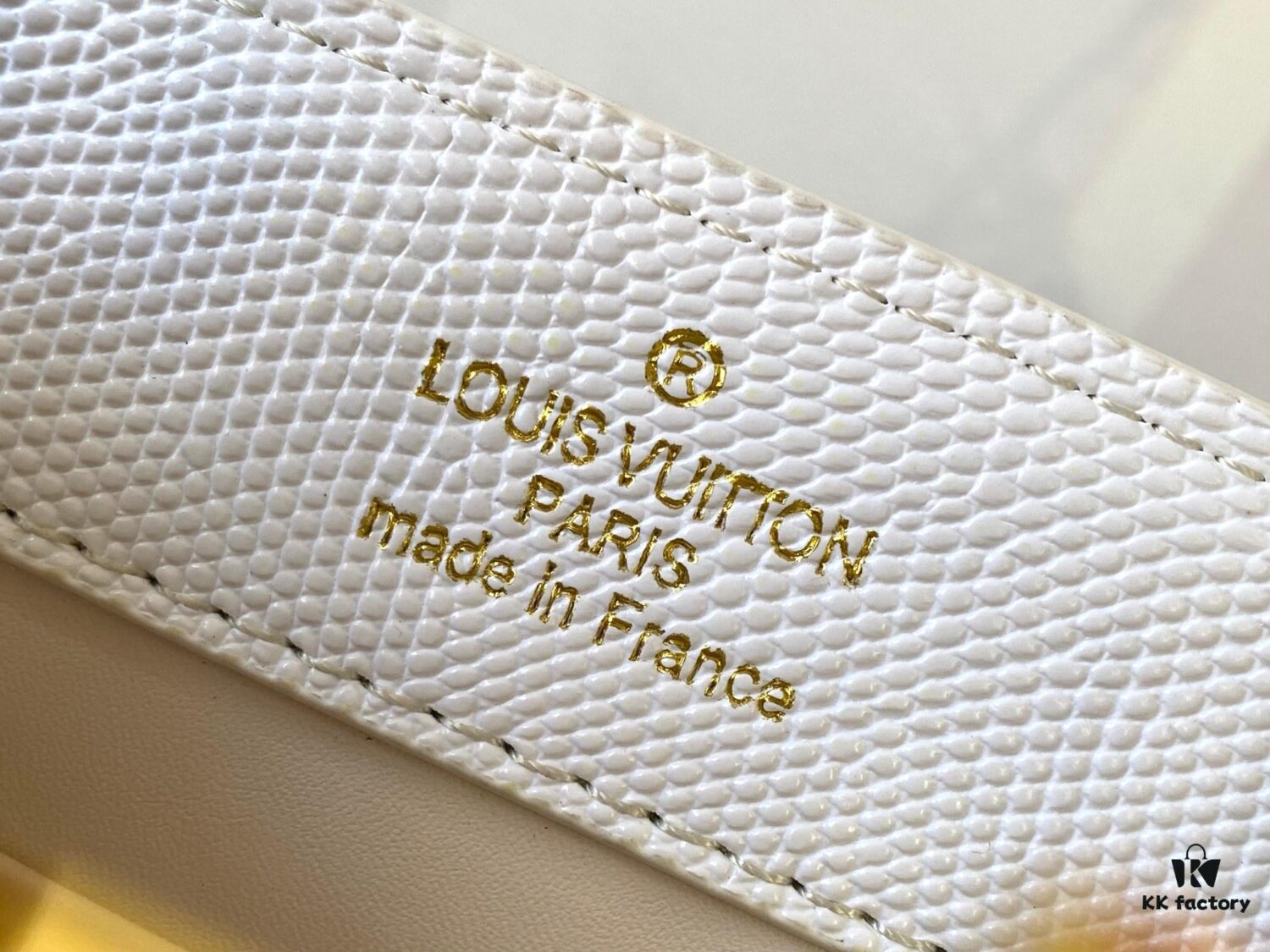 Top Quality Original Guangzhou Goods M99527 White Lizard Leather with Gold Clasp