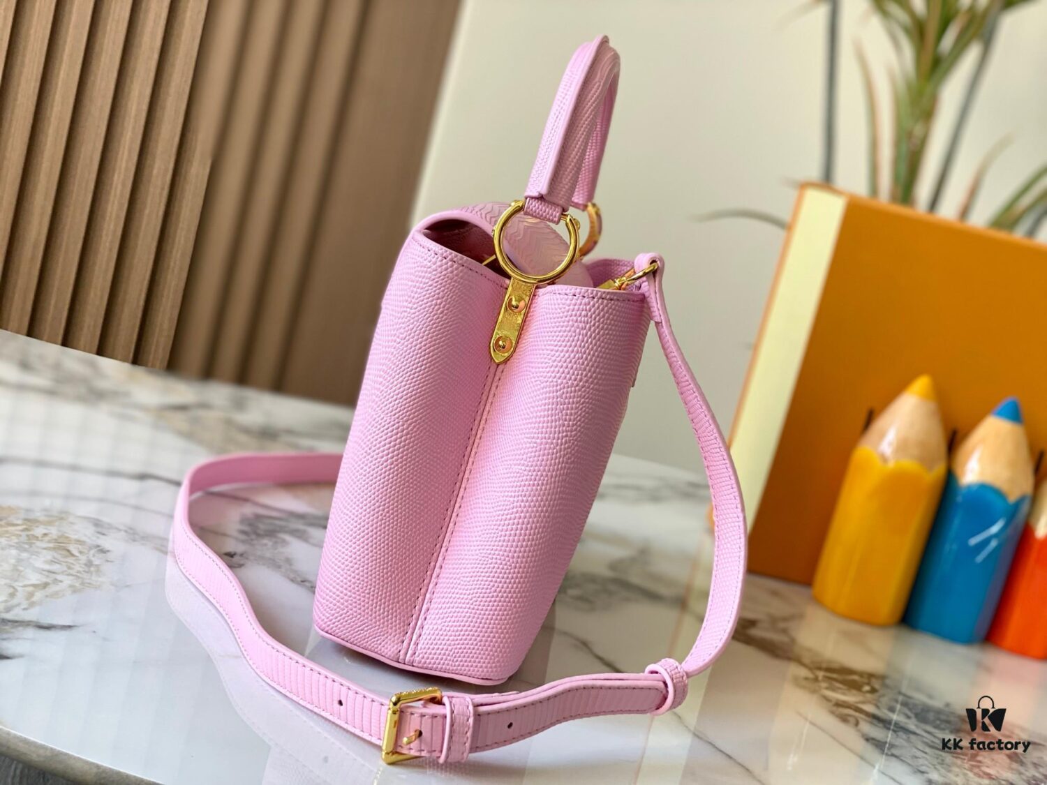 69307e076e68136f4d9a7334 Top Quality Original Guangzhou Stock M99528 Pink Lizard Skin Gold Buckle Capucines BB Handbag