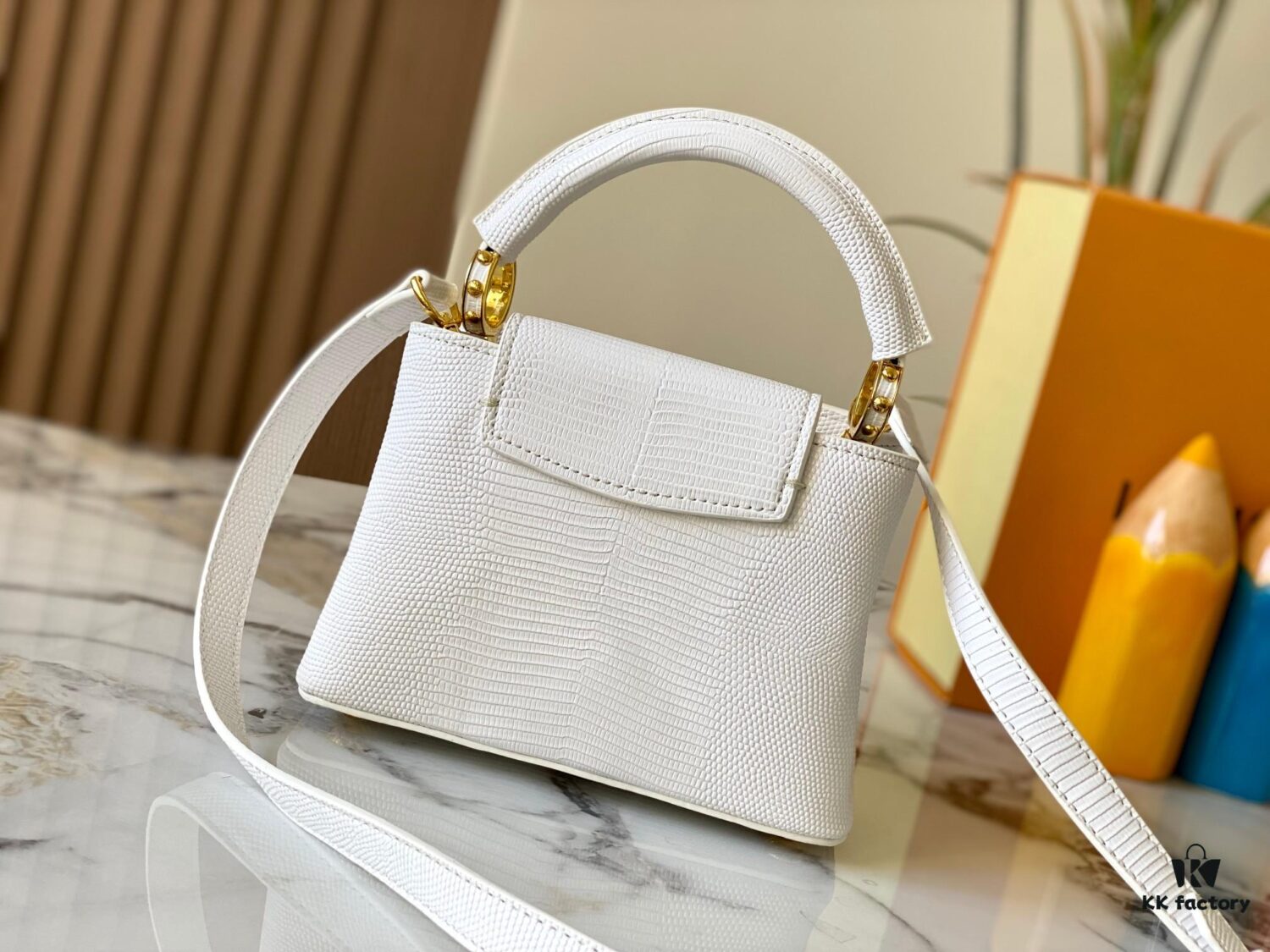 Top Quality Original Guangzhou Goods M99527 White Lizard Leather with Gold Clasp