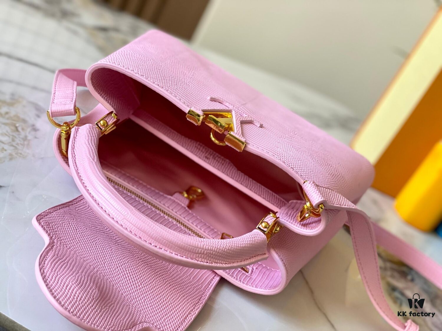 69307e0c6e68136f4d9a733d Top Quality Original Guangzhou Stock M99528 Pink Lizard Skin Gold Buckle Capucines BB Handbag