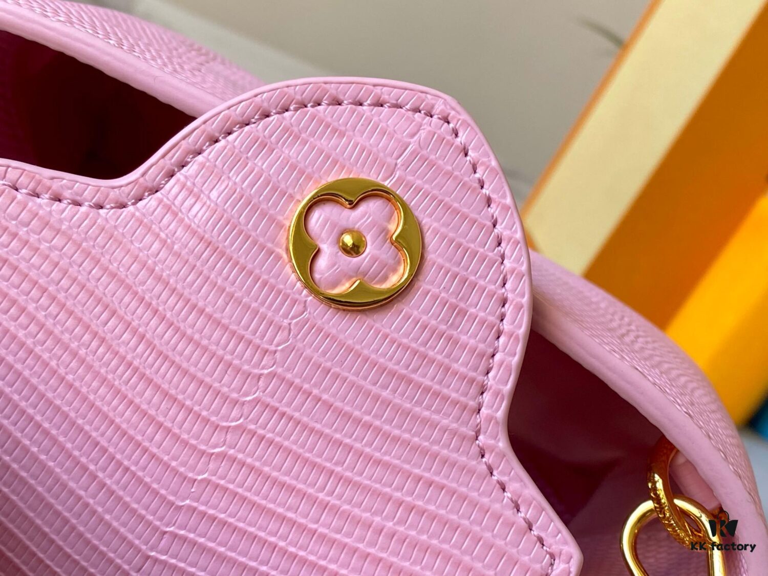 69307e0e6e68136f4d9a7342 Top Quality Original Guangzhou Stock M99527 Pink Lizard Leather with Gold Hardware Capucines Mini Bag