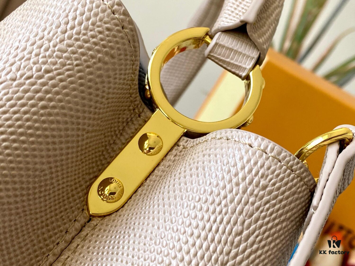 69307e156e68136f4d9a734b Top Quality Original Guangzhou Stock M99528 Beige Lizard Leather Gold-Tone Hardware Capucines BB Handbag