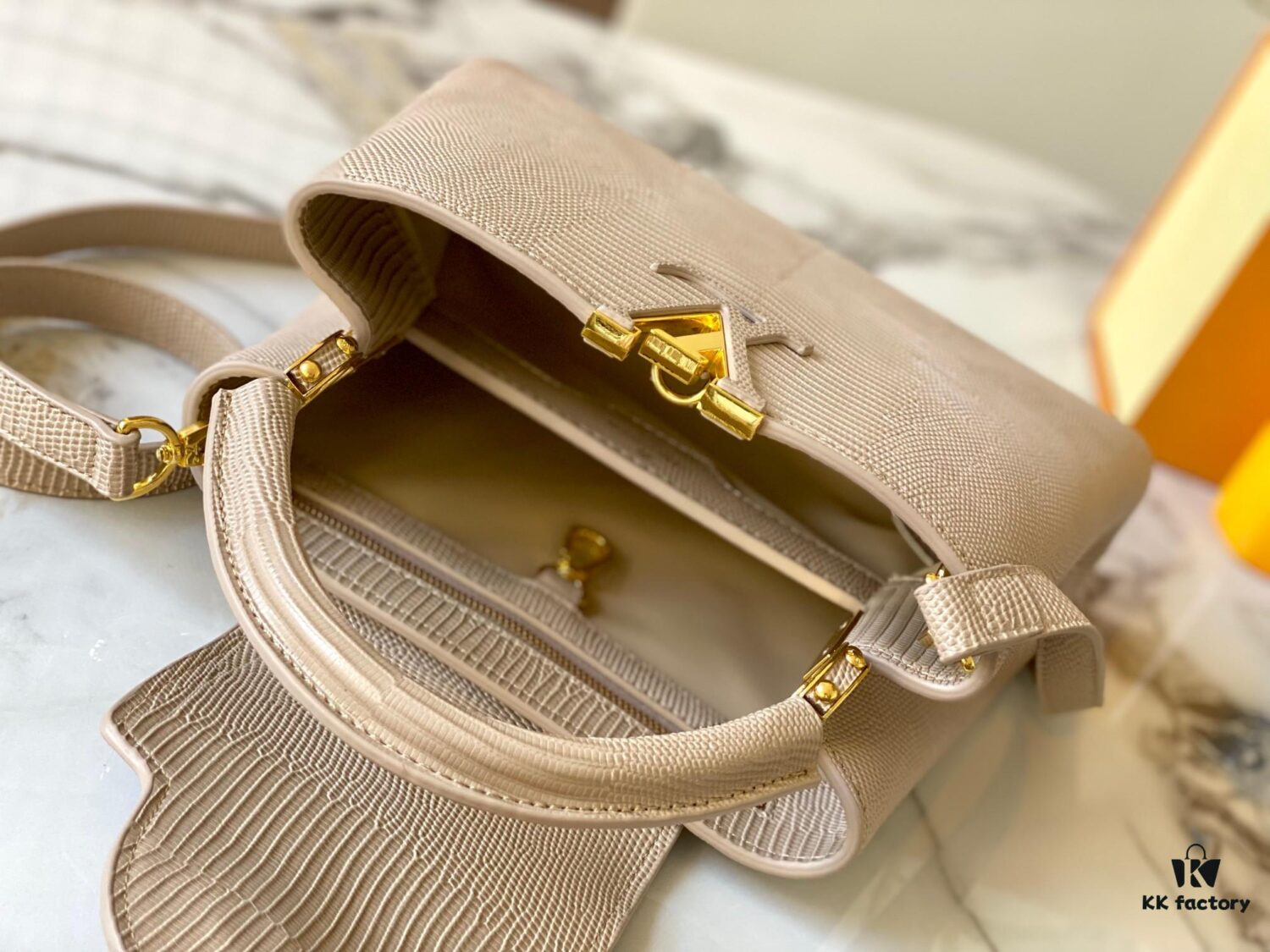 69307e176e68136f4d9a734e Top Quality Original Guangzhou Stock M99528 Beige Lizard Leather Gold-Tone Hardware Capucines BB Handbag