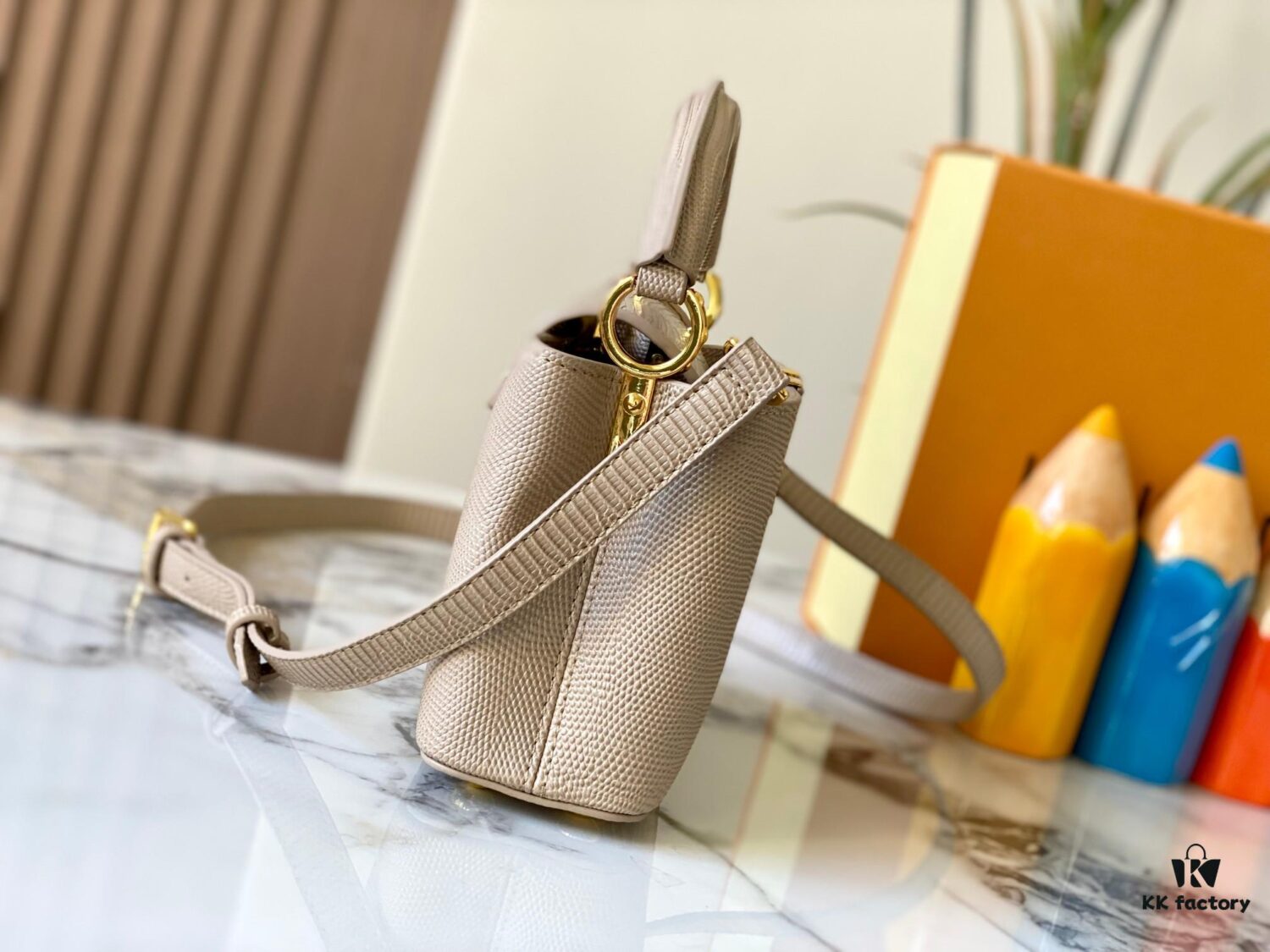 Top Quality Original Guangzhou Stock M99527 Beige Lizard Leather with Gold Hardware