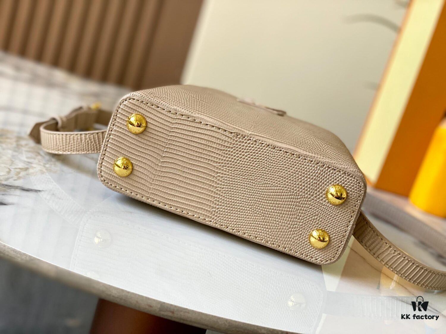 Top Quality Original Guangzhou Stock M99527 Beige Lizard Leather with Gold Hardware