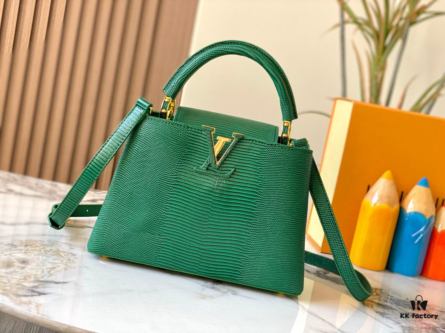Top Quality Original Guangzhou M99528 Green Lizard Skin Gold Buckle Capucines BB Handbag