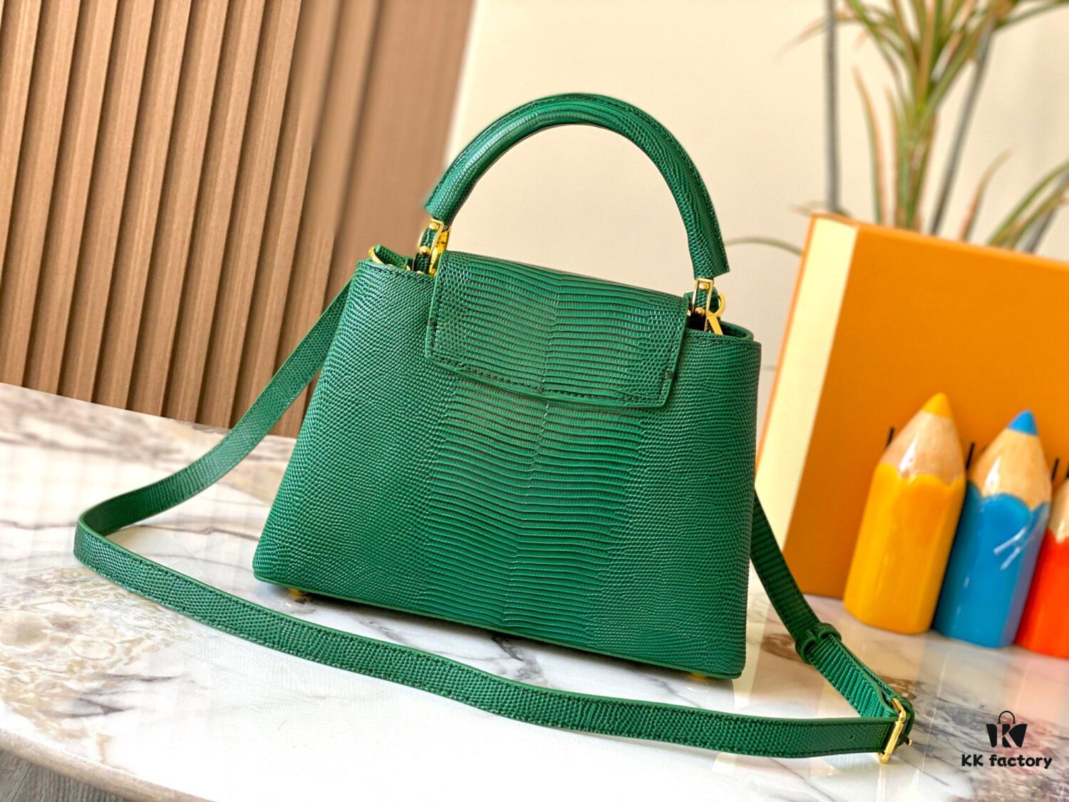 Top Quality Original Guangzhou M99528 Green Lizard Skin Gold Buckle Capucines BB Handbag