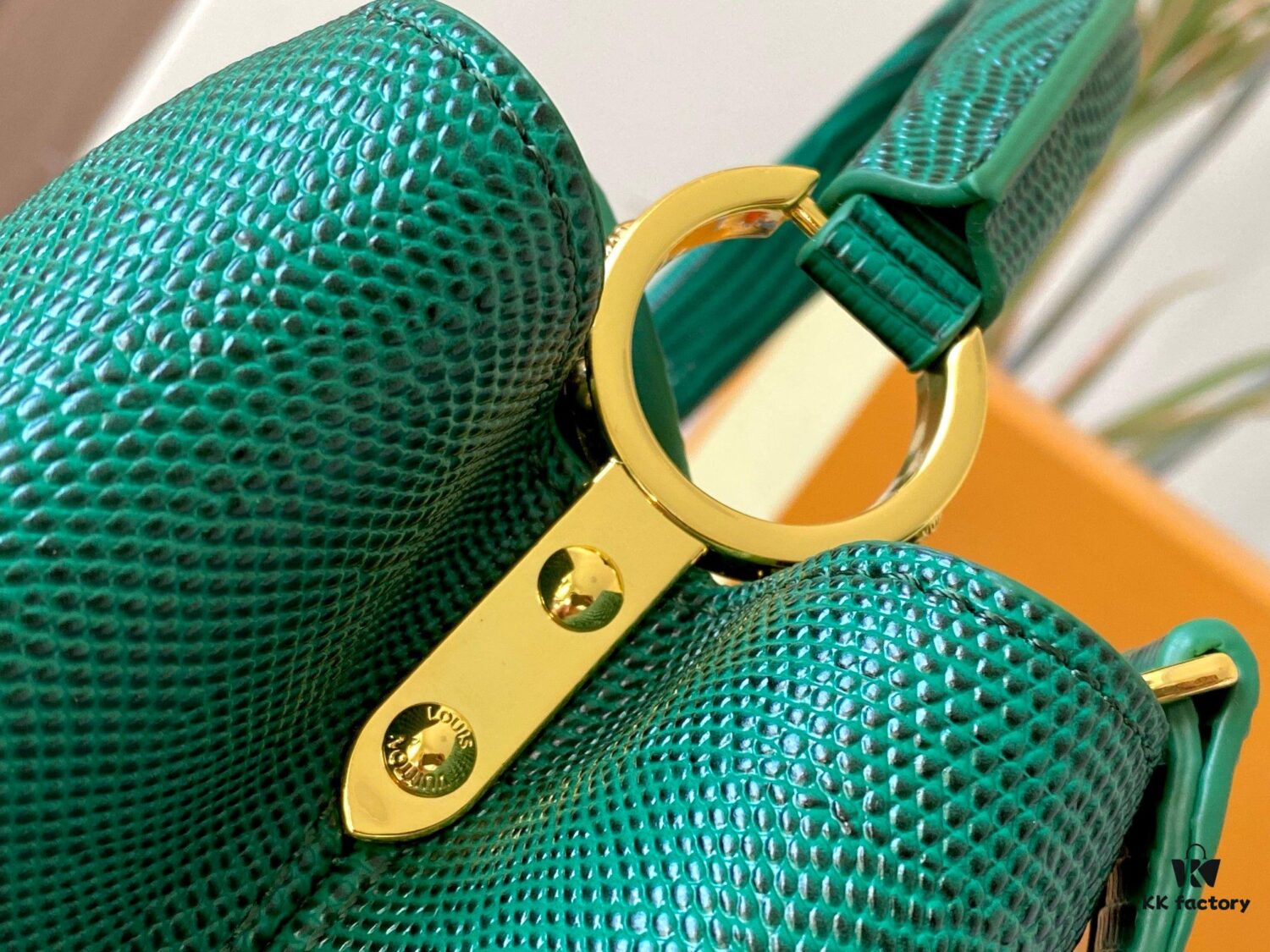 Top Quality Original Guangzhou M99528 Green Lizard Skin Gold Buckle Capucines BB Handbag