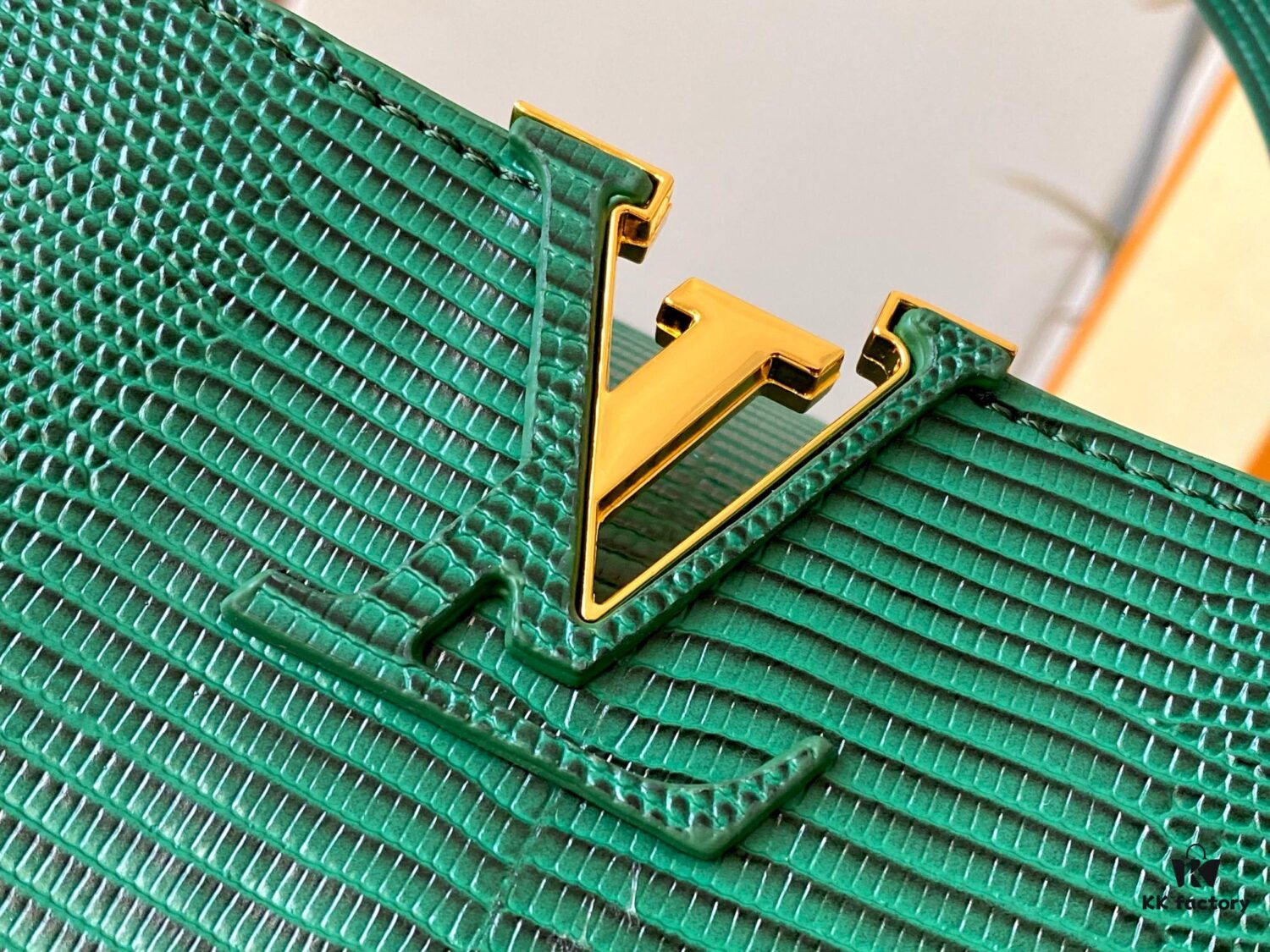 Top Quality Original Guangzhou M99528 Green Lizard Skin Gold Buckle Capucines BB Handbag