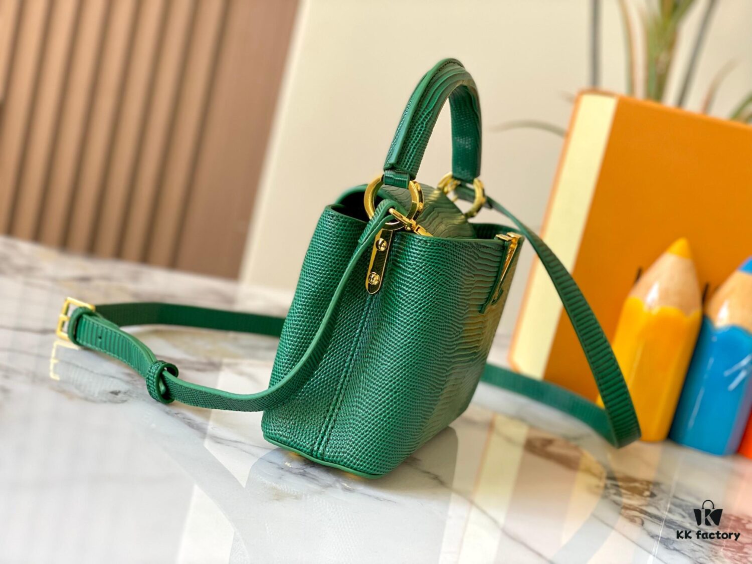 Top Quality Original Guangzhou M99527 Green Lizard Leather Mini Capucines Bag with Gold Hardware