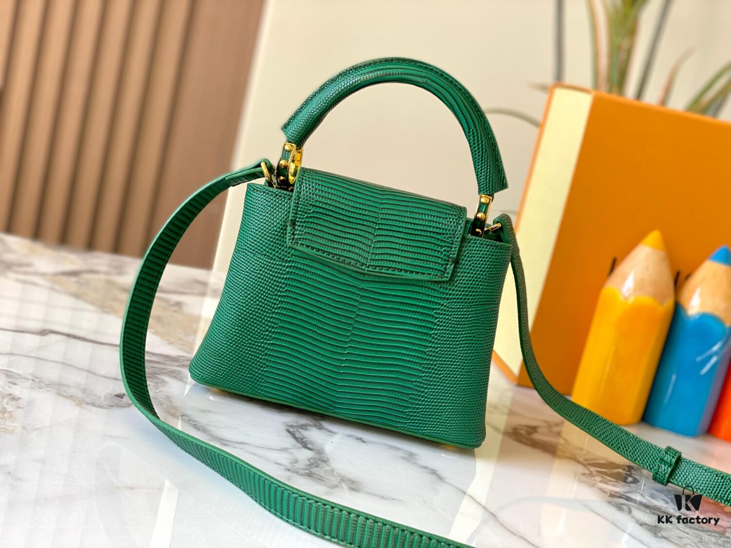 Top Quality Original Guangzhou M99527 Green Lizard Leather Mini Capucines Bag with Gold Hardware