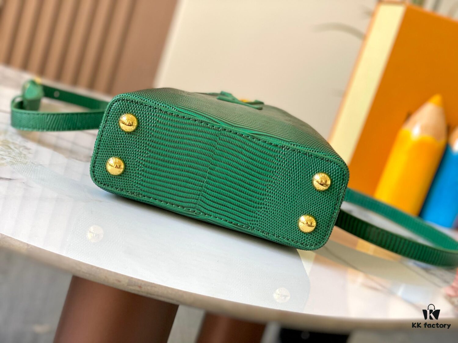 Top Quality Original Guangzhou M99527 Green Lizard Leather Mini Capucines Bag with Gold Hardware