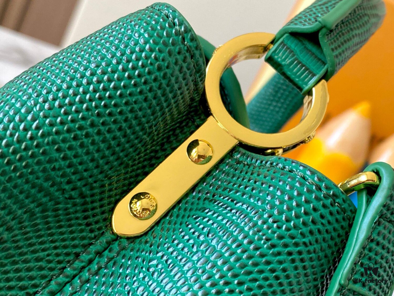 Top Quality Original Guangzhou M99527 Green Lizard Leather Mini Capucines Bag with Gold Hardware