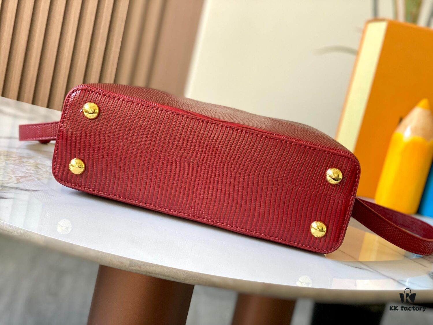 Top Quality Original Guangzhou M99528 Date Red Lizard Leather Gold Buckle Capucines BB Handbag