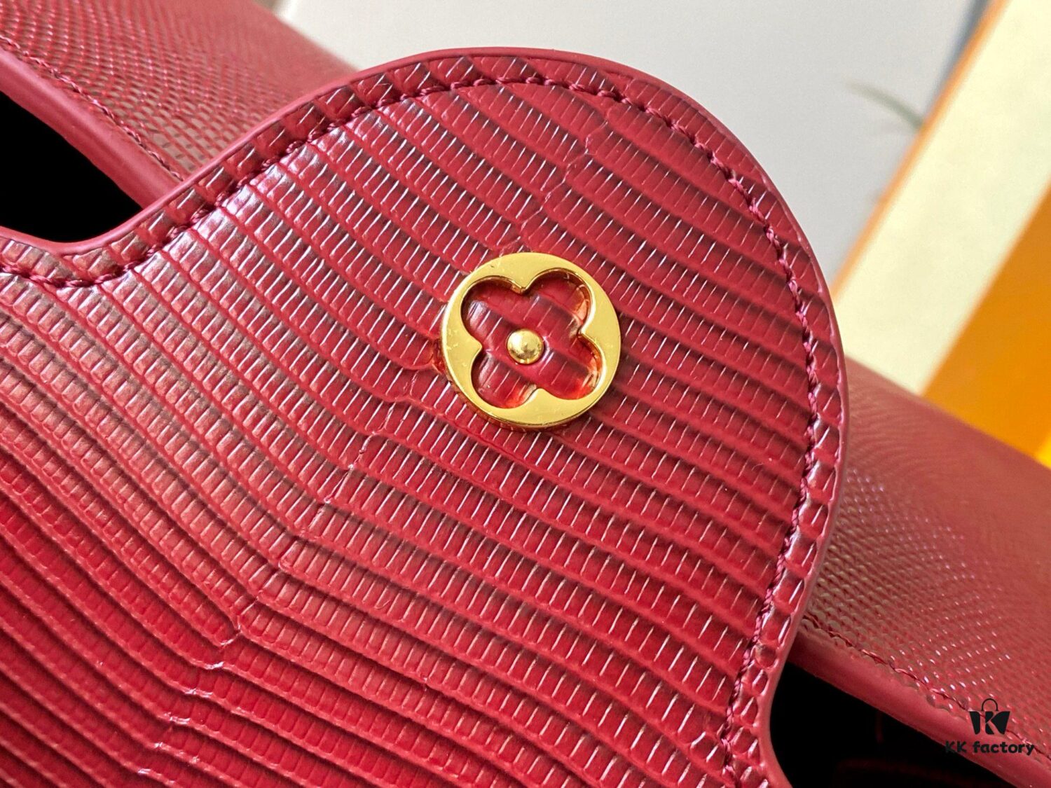 Top Quality Original Guangzhou M99528 Date Red Lizard Leather Gold Buckle Capucines BB Handbag