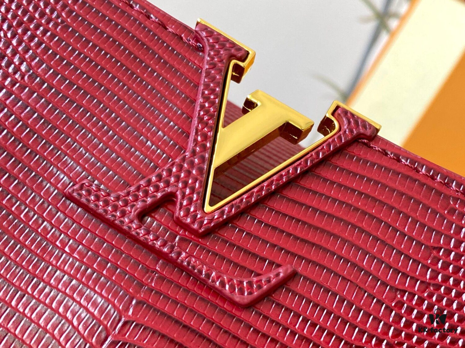 Top Quality Original Guangzhou M99528 Date Red Lizard Leather Gold Buckle Capucines BB Handbag