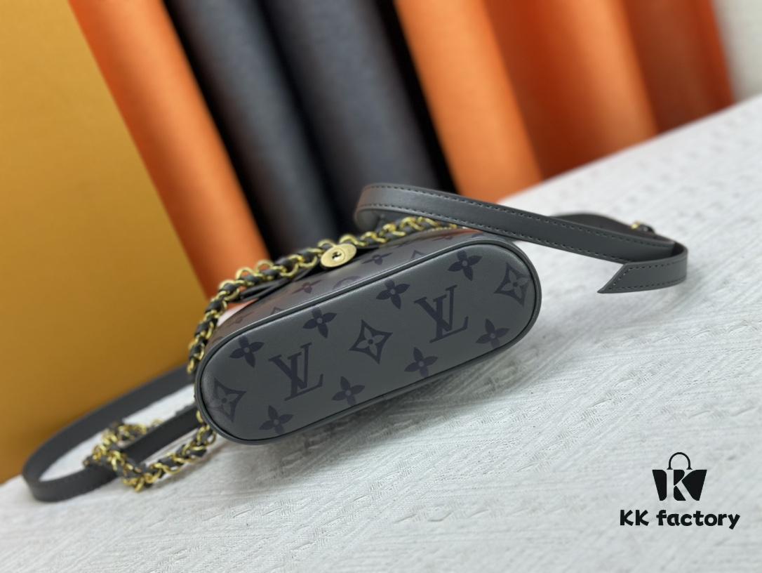 M12427 Vanity Chain Pouch Bag