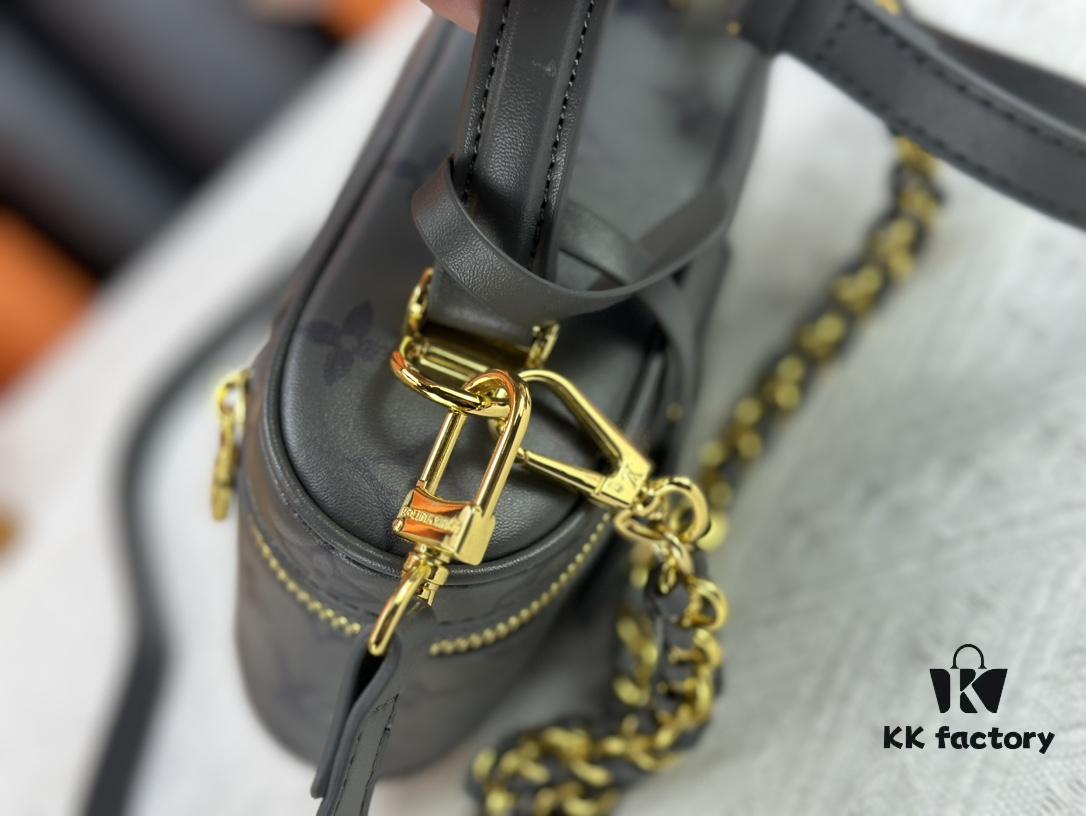 M12427 Vanity Chain Pouch Bag