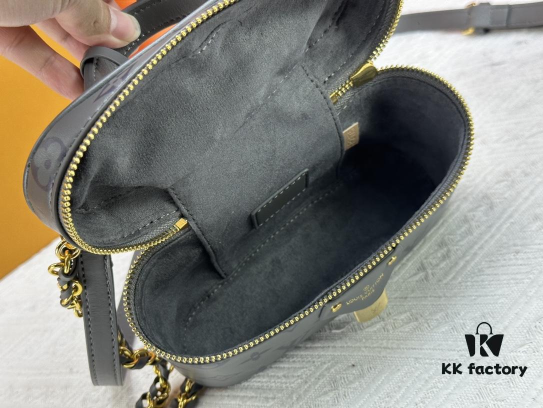 M12427 Vanity Chain Pouch Bag