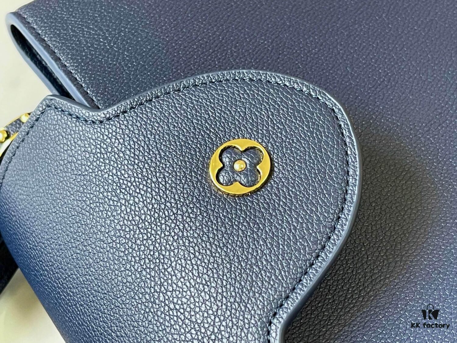 Upgraded Version M21150 Deep Blue Capucines Medium Handbag