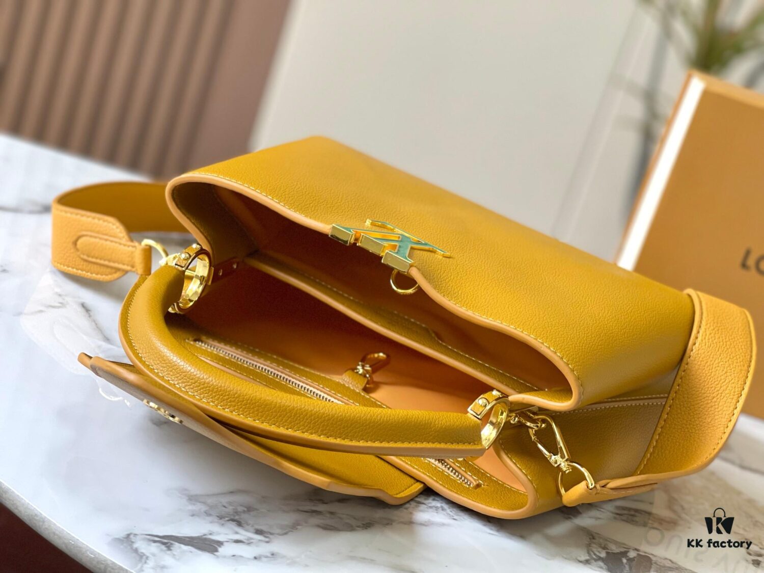Upgraded Version of M21150 Yellow Capucines Medium Handbag