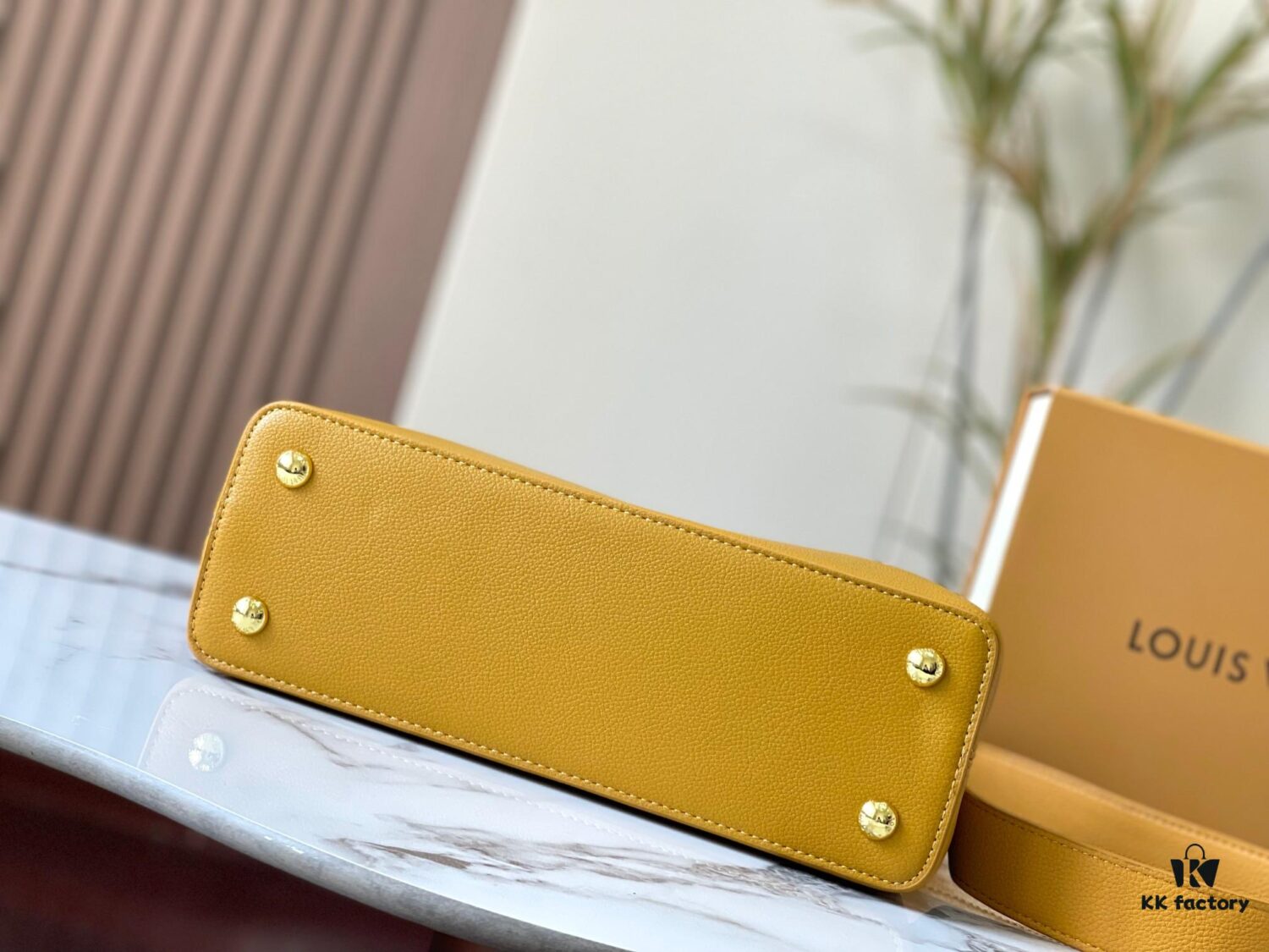 Upgraded Version of M21150 Yellow Capucines Medium Handbag