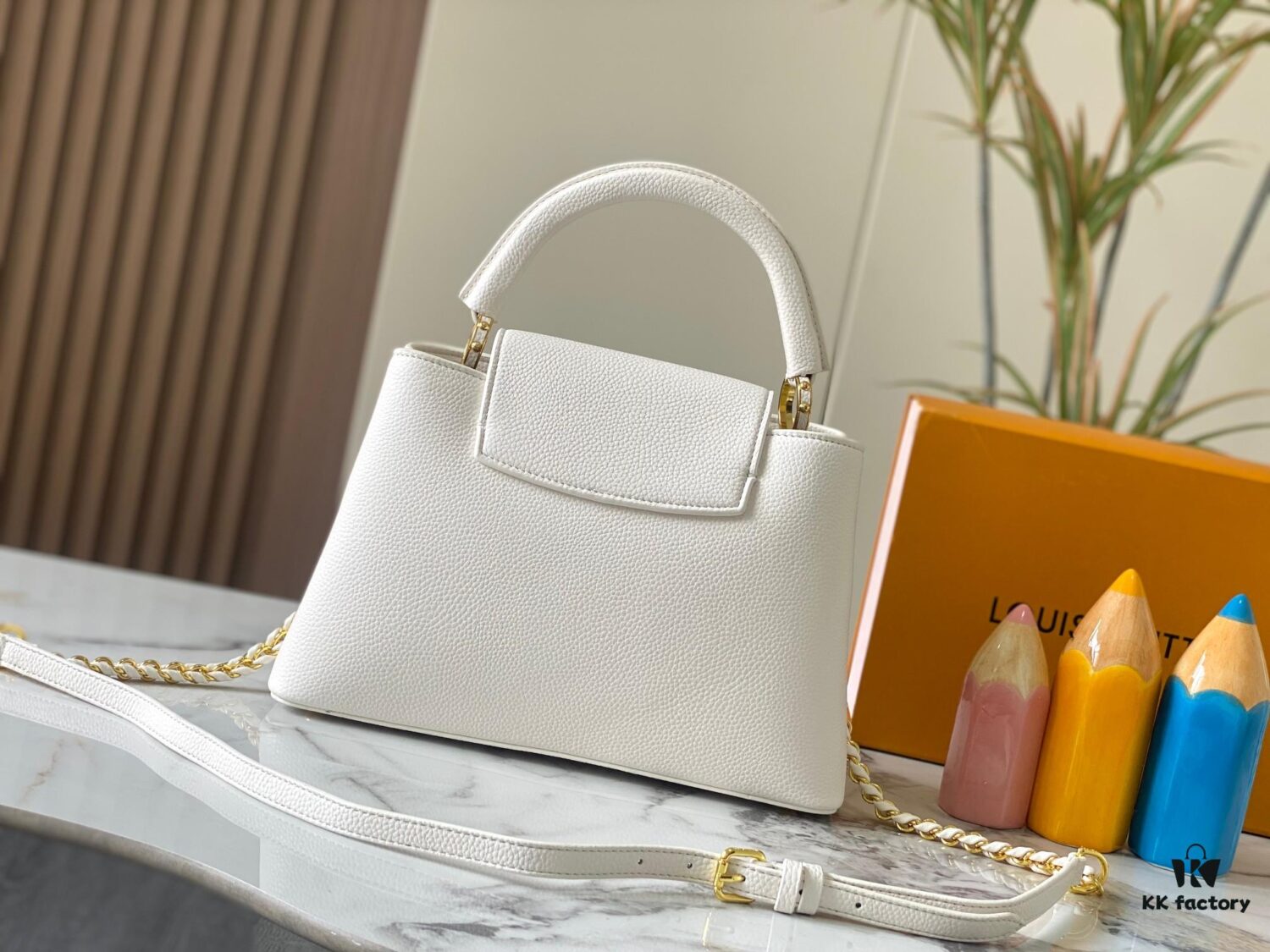 Exclusive On-site Photo - M22055 Capucines Medium Handbag