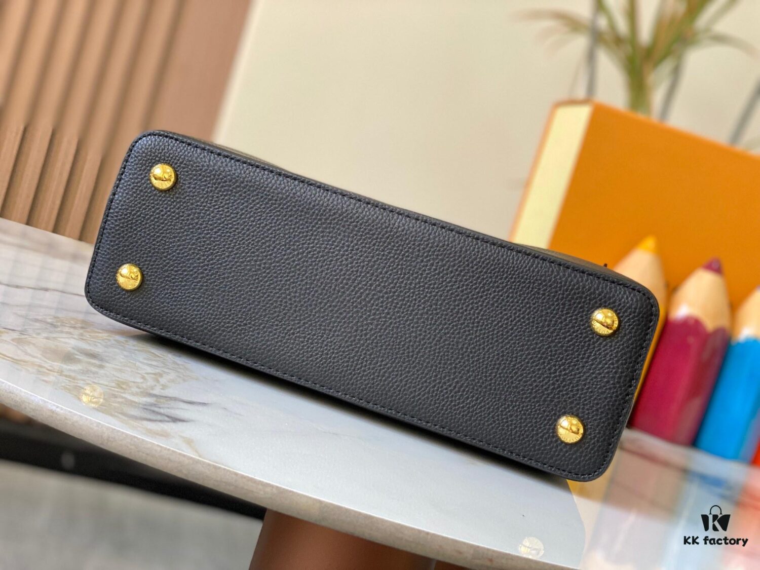 69307ee76e68136f4d9a74b2 Top Quality Original Guangzhou Version M24585 Black and Gold Diamond Flower Crown Capucines Handbag