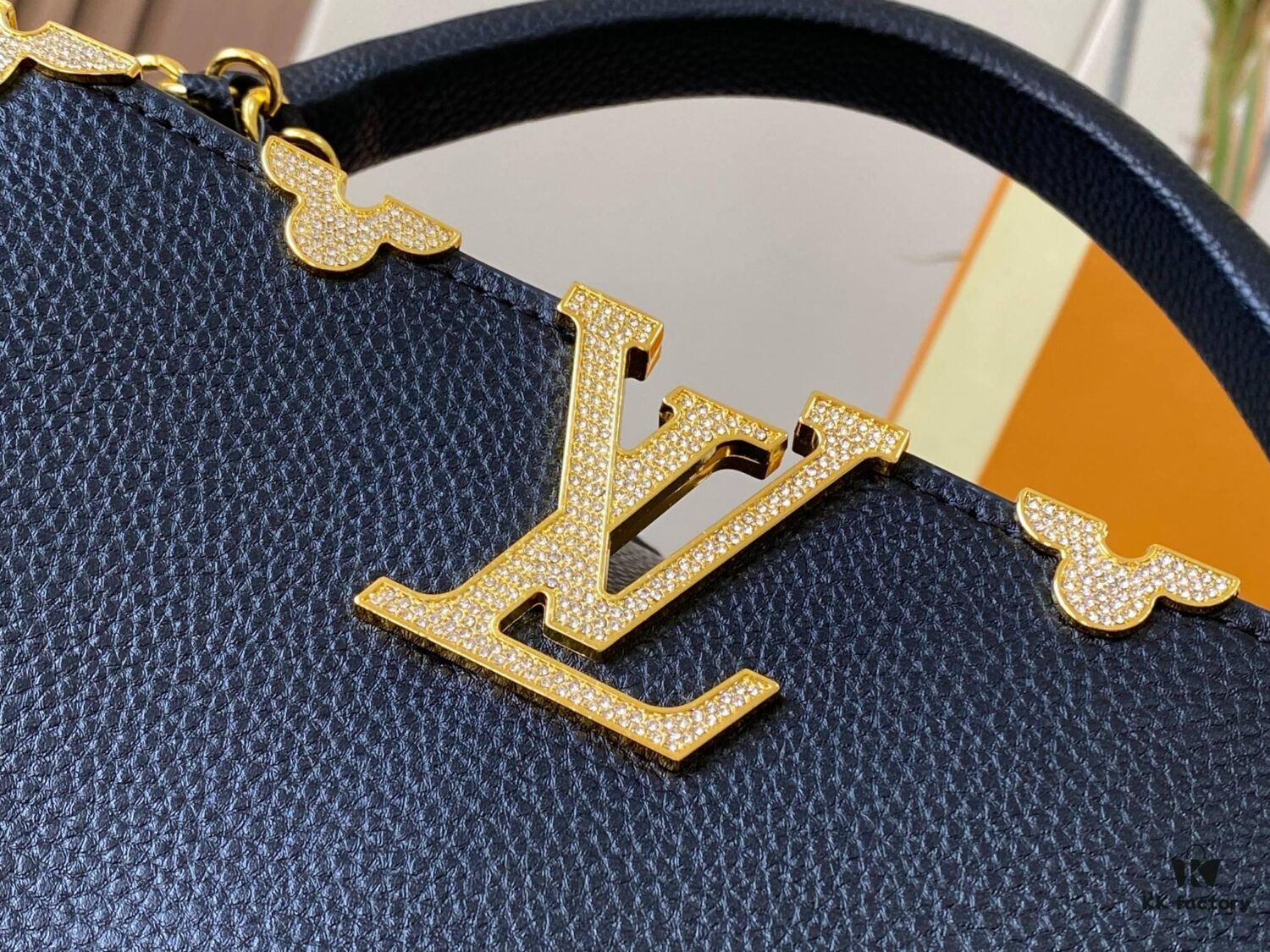 69307ee76e68136f4d9a74b3 Top Quality Original Guangzhou Version M24585 Black and Gold Diamond Flower Crown Capucines Handbag