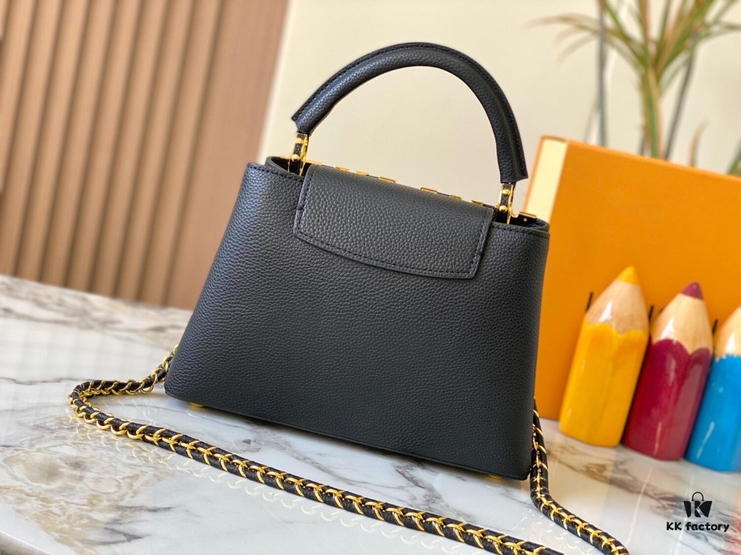 Top Quality Original Guangzhou M24584 Black with Gold Diamond Flower Crown Capucines Handbag