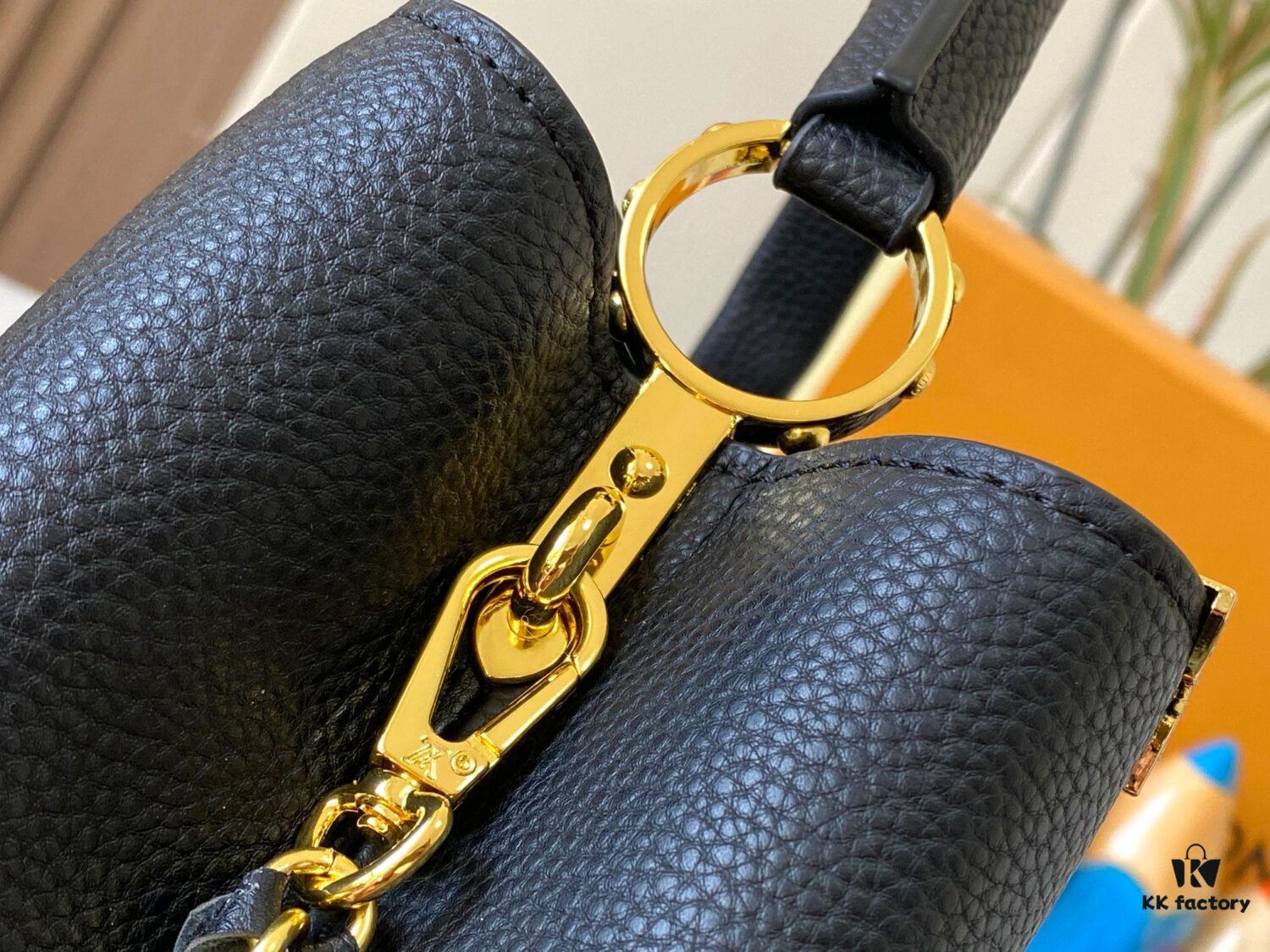 Top Quality Original Guangzhou M24584 Black with Gold Diamond Flower Crown Capucines Handbag