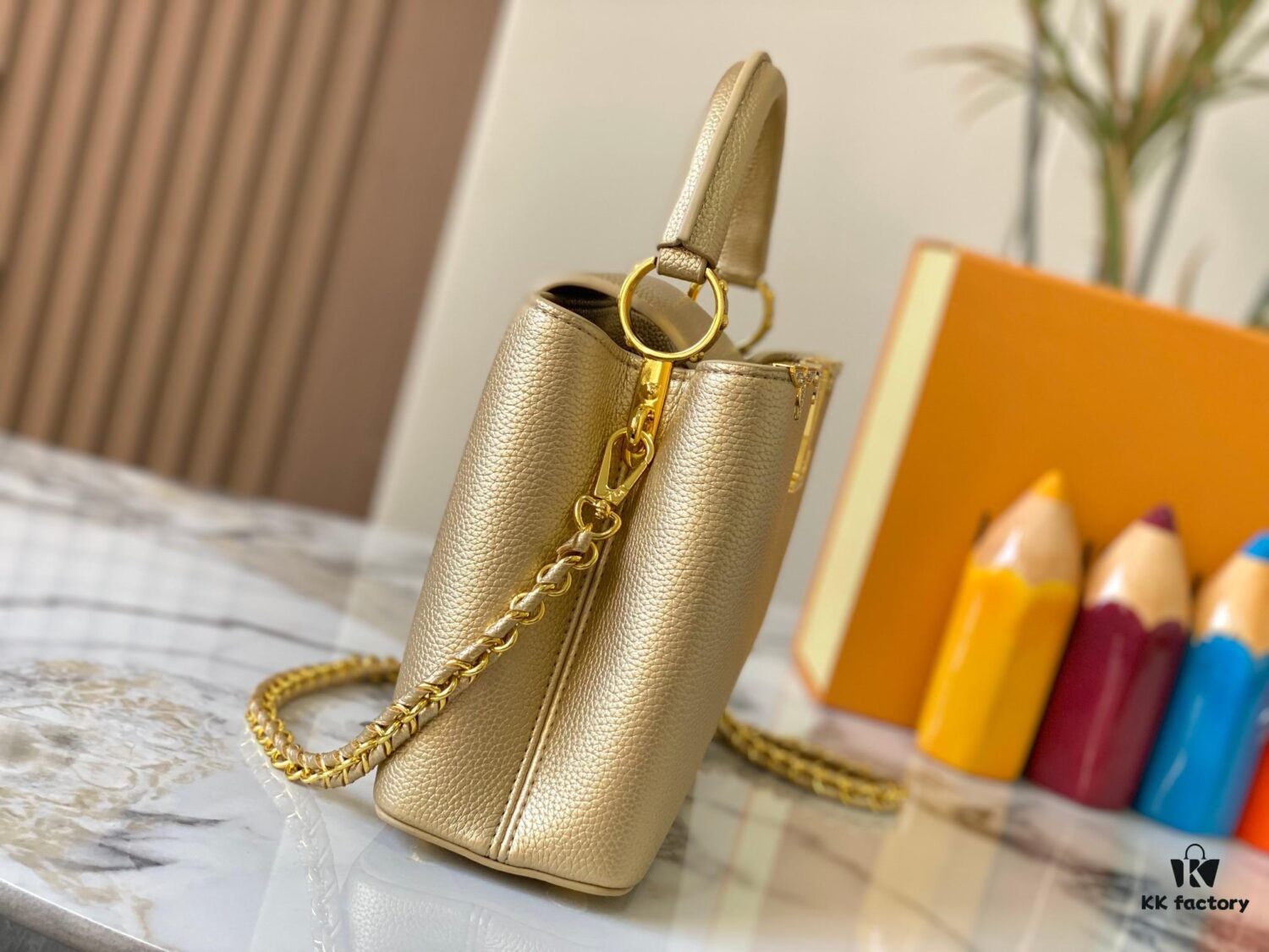 Top Quality Original Guangzhou M24584 Gold-Tone Flower Crown Bag with Crystal Diamonds