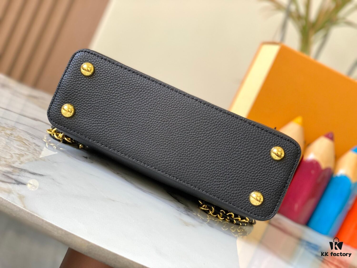 Top Quality Original Guangzhou M24584 Black with Gold Diamond Flower Crown Capucines Handbag