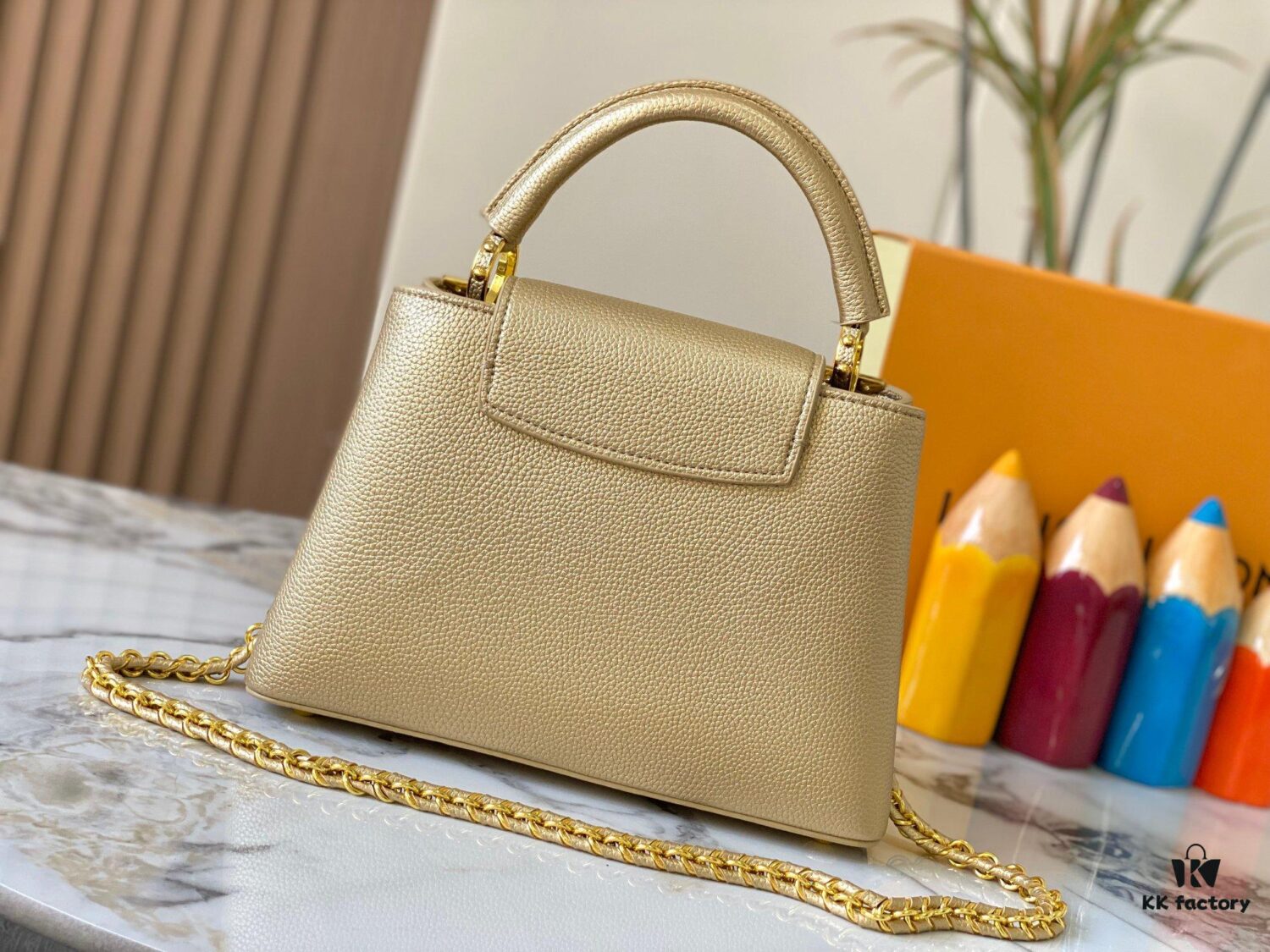 Top Quality Original Guangzhou M24584 Gold-Tone Flower Crown Bag with Crystal Diamonds