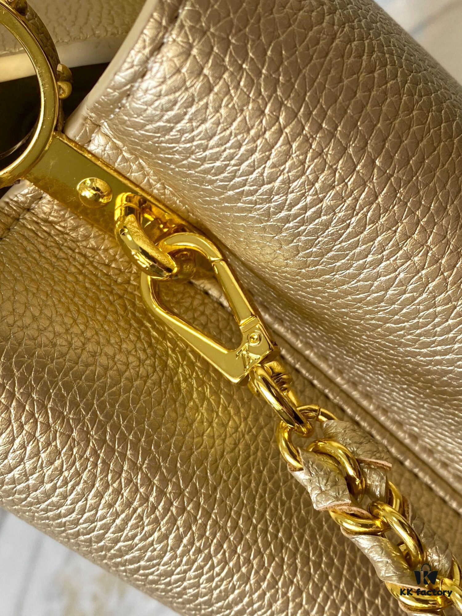 Top Quality Original Guangzhou M24584 Gold-Tone Flower Crown Bag with Crystal Diamonds